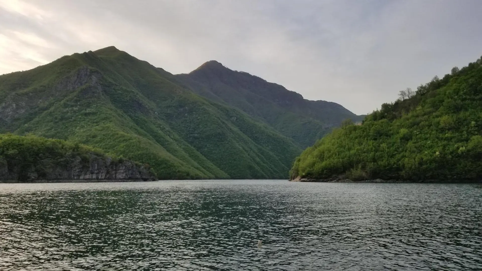 Twin Villas Komani Lake