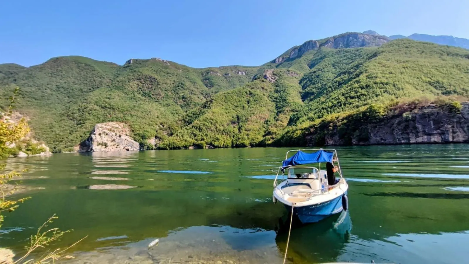 Twin Villas Komani Lake אלבניה